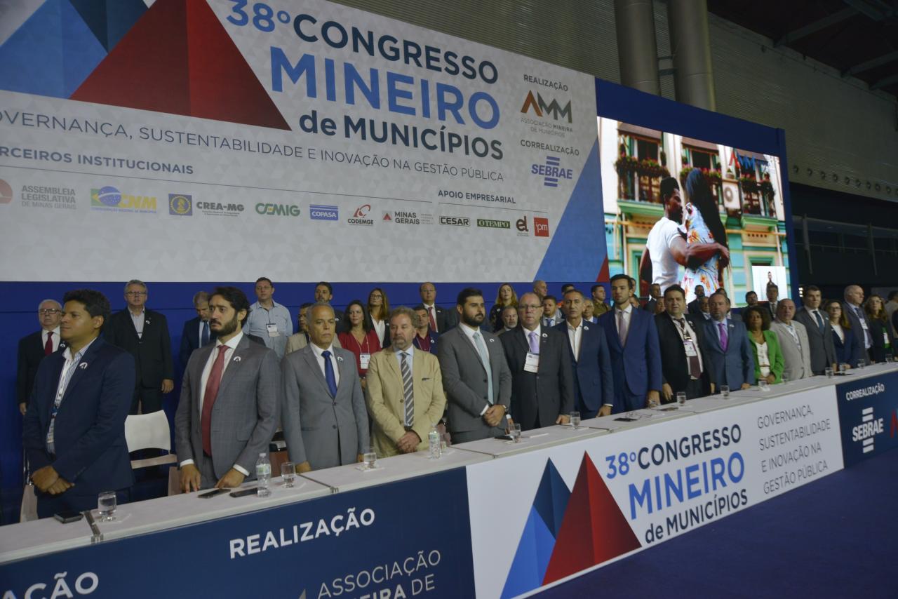 Governador em exercício sanciona projeto de lei que beneficia mais de 780 municípios mineiros