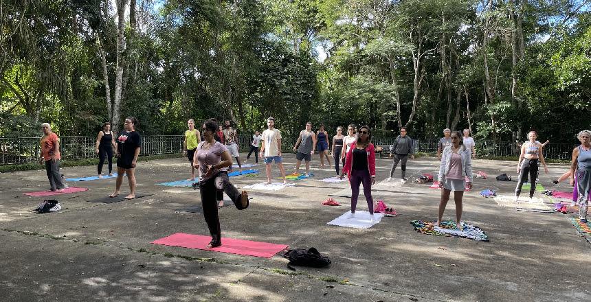 Parque Municipal tem programação especial com yoga e atividades para mães e filhos neste domingo, 14