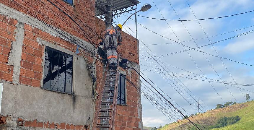 PJF intensifica trabalhos e realiza mais de 500 trocas de lâmpadas nesta semana