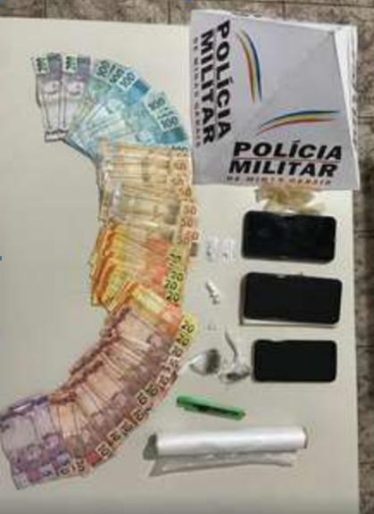 PM apreende drogas, celulares e mais de dois mil reais em Tiradentes