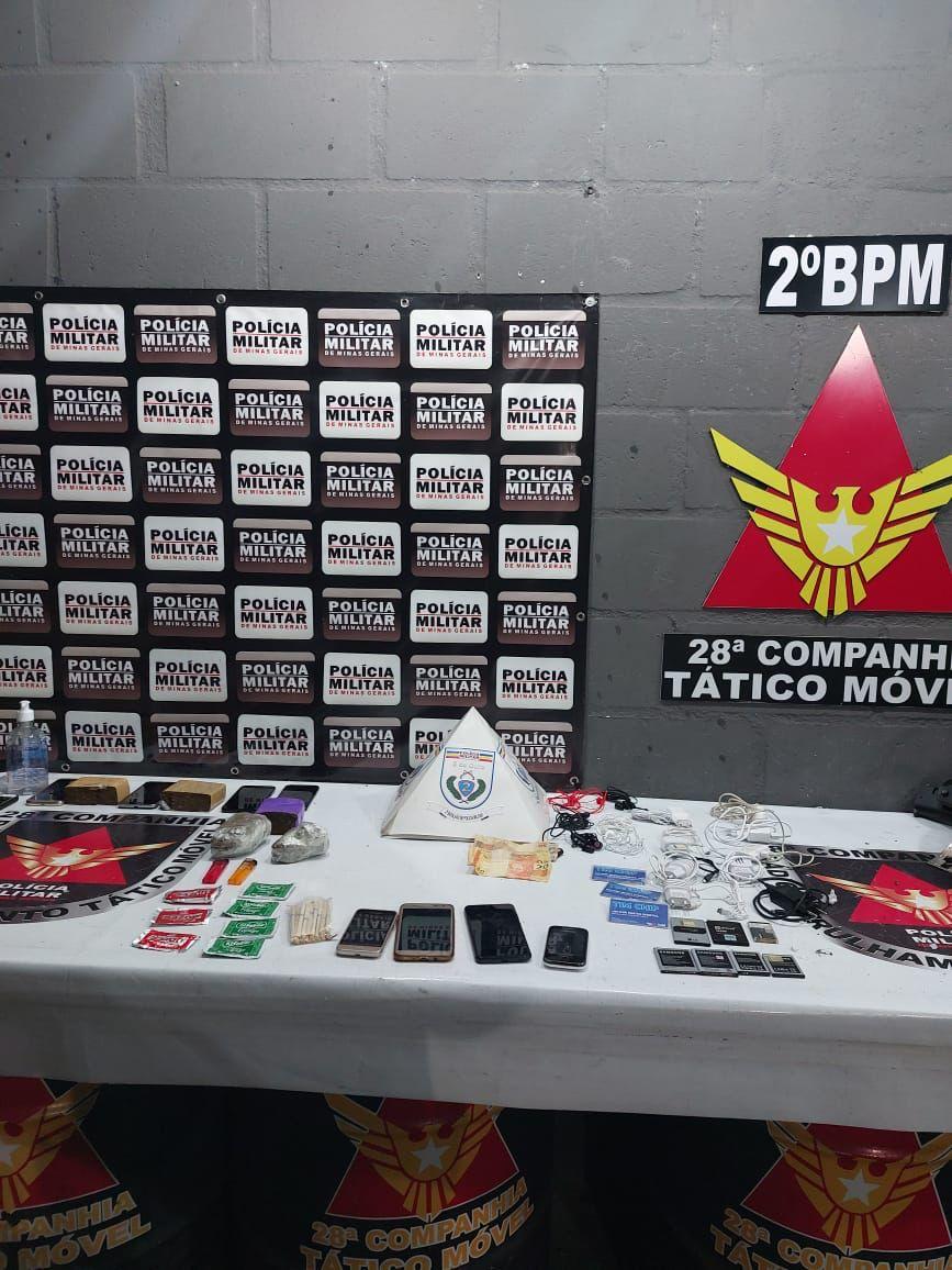 PM intercepta celulares que seriam entregues a presos na penitenciaria no Bairro Linhares