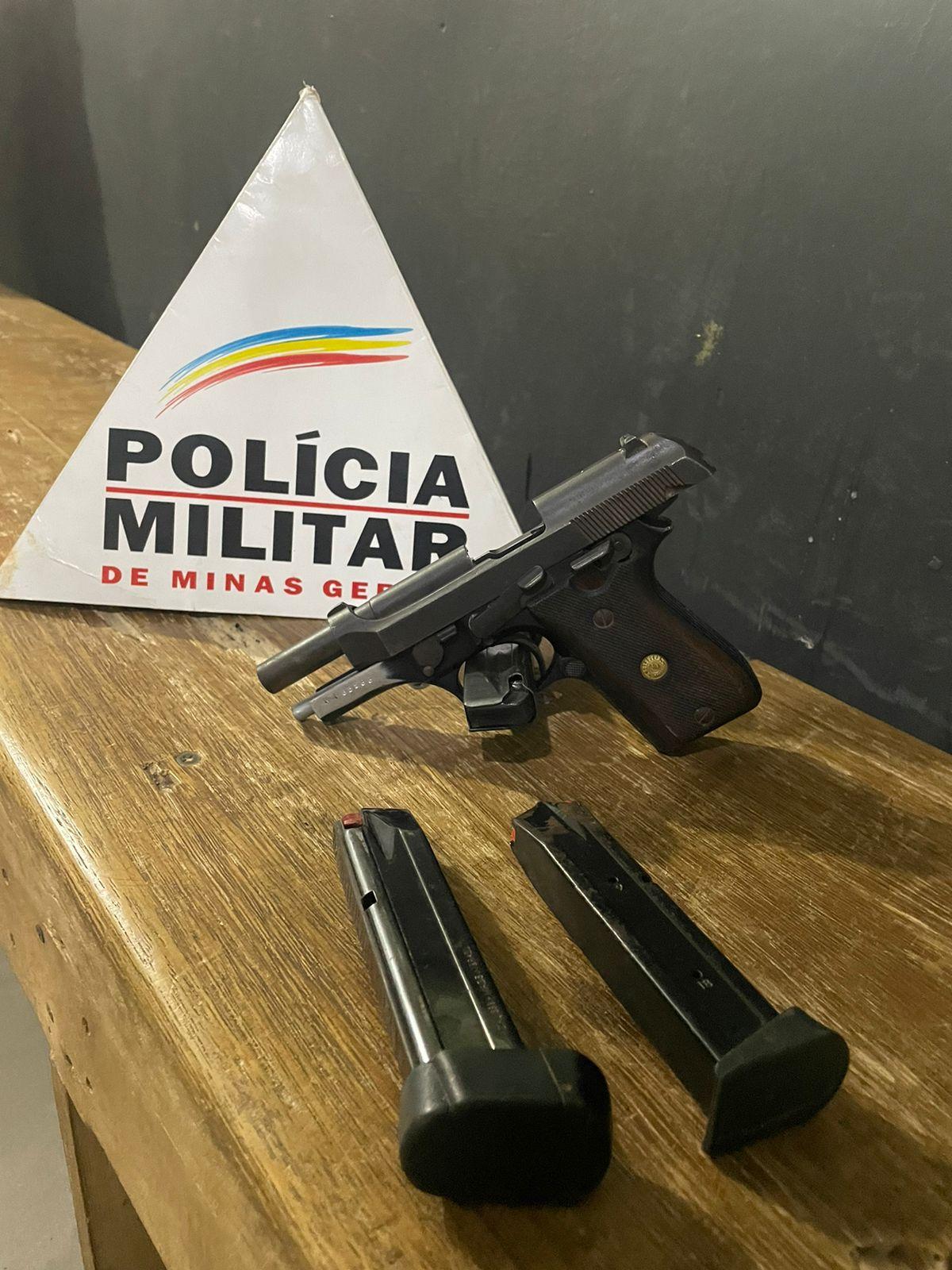 Polícia apreende armas de fogo e munições durante abordagens em Ubá e Visconde do Rio Branco