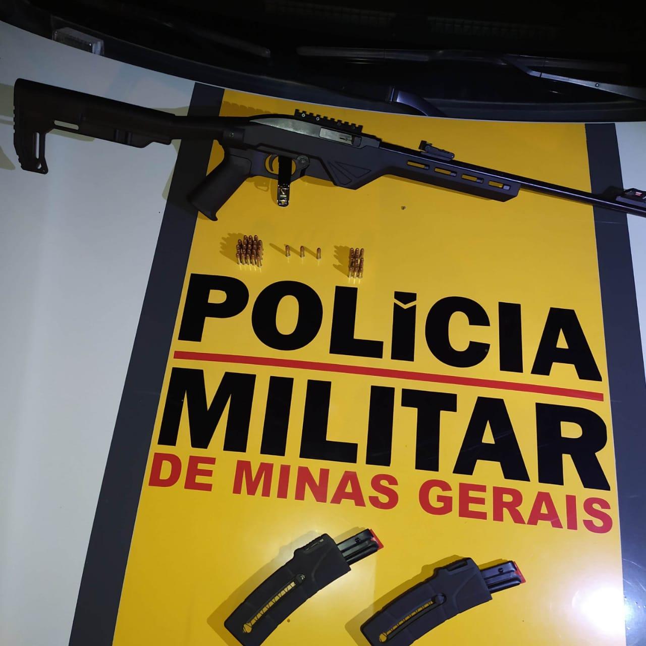 Polícia Militar prende autor de agressão e roubo e porte de arma em Juiz de Fora
