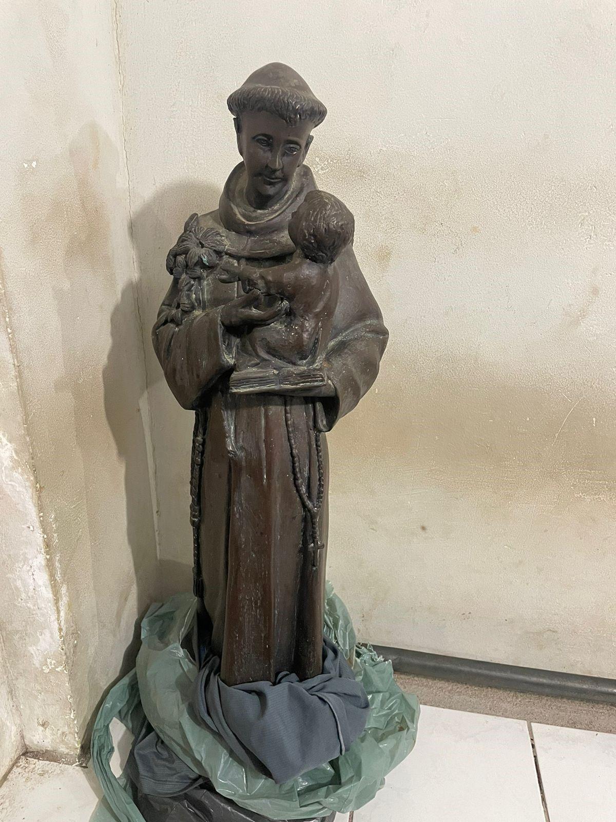 Polícia Militar prende autor de furto de imagem de bronze em cemitério de Ubá