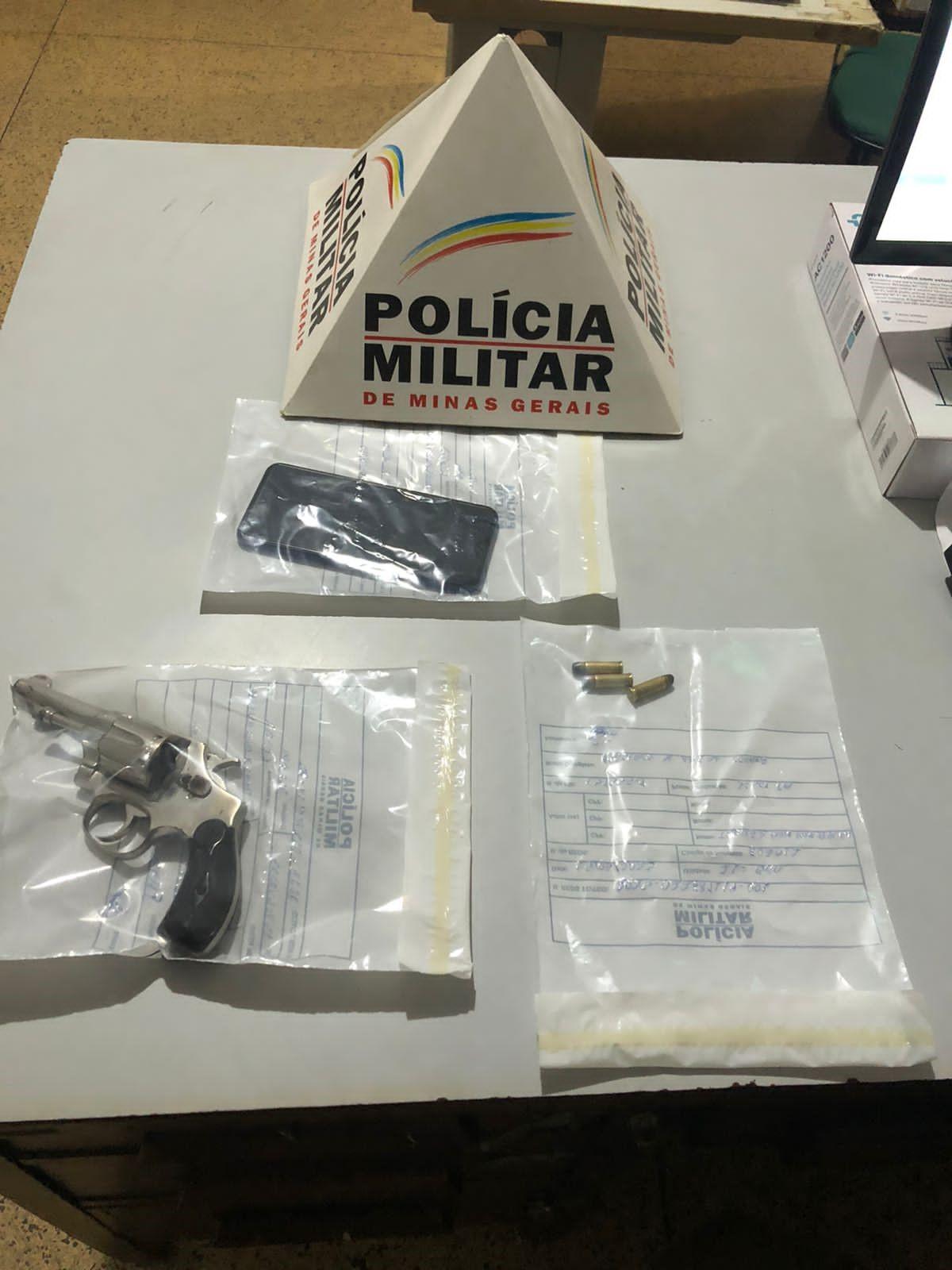 Polícia Militar prende foragido da justiça de posse de arma de fogo em Piraúba