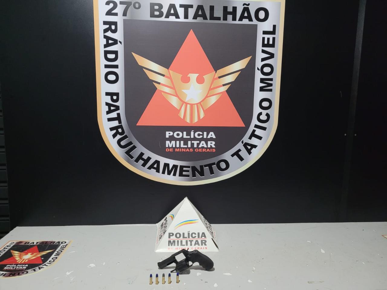 Polícia prende homem por porte ilegal de arma de fogo e lesão corporal no bairro Santa Lúcia