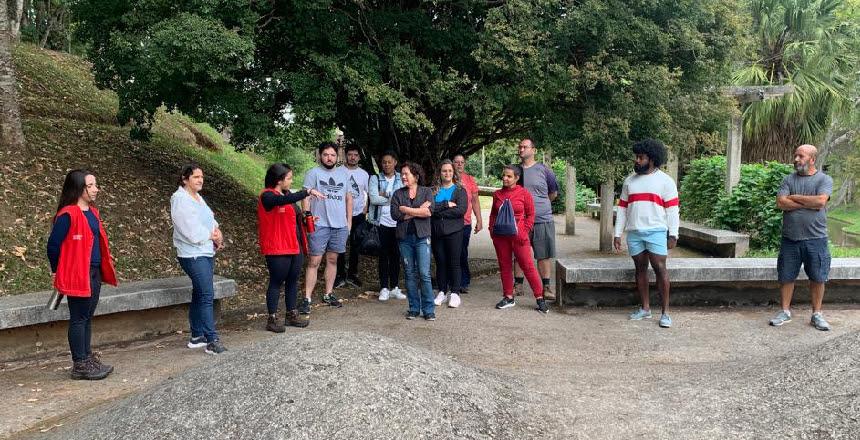 Projeto Caminhando pela História leva visitantes ao Jardim Botânico