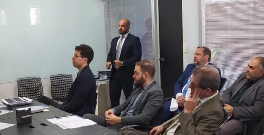 Reunião da Frente Mineira de Prefeitos discute questões jurídicas fundamentais para a educação em Minas Gerais