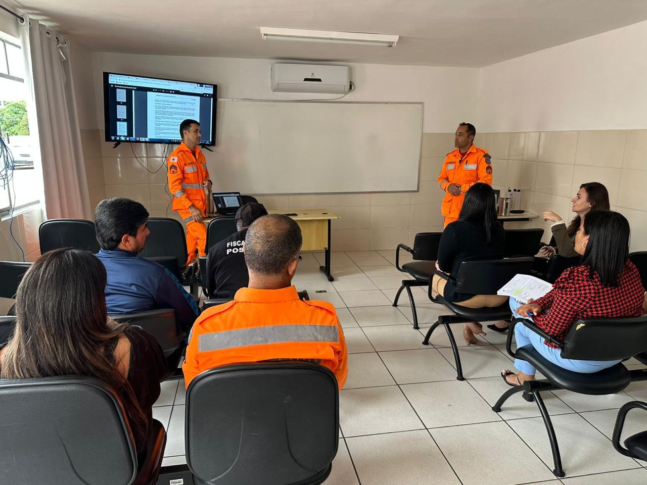 Reunião de alinhamento entre militares do Corpo de Bombeiros Militar e integrantes da Sala Mineira do Empreendedor de Barbacena