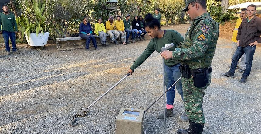 Trabalhadoras e trabalhadores do Horto Florestal recebem orientações sobre animais peçonhentos