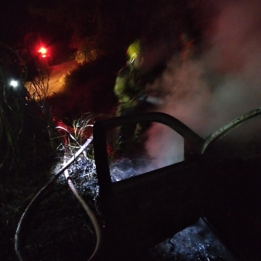 Veículo é incendiado nas proximidades da BR-040 em Lafaiete