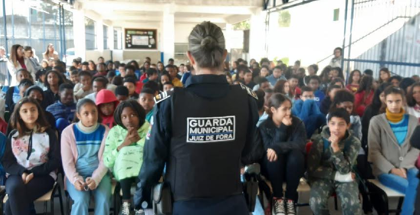 Alunos de escola no Marumbi participam de encontro sobre bullying e construção da identidade