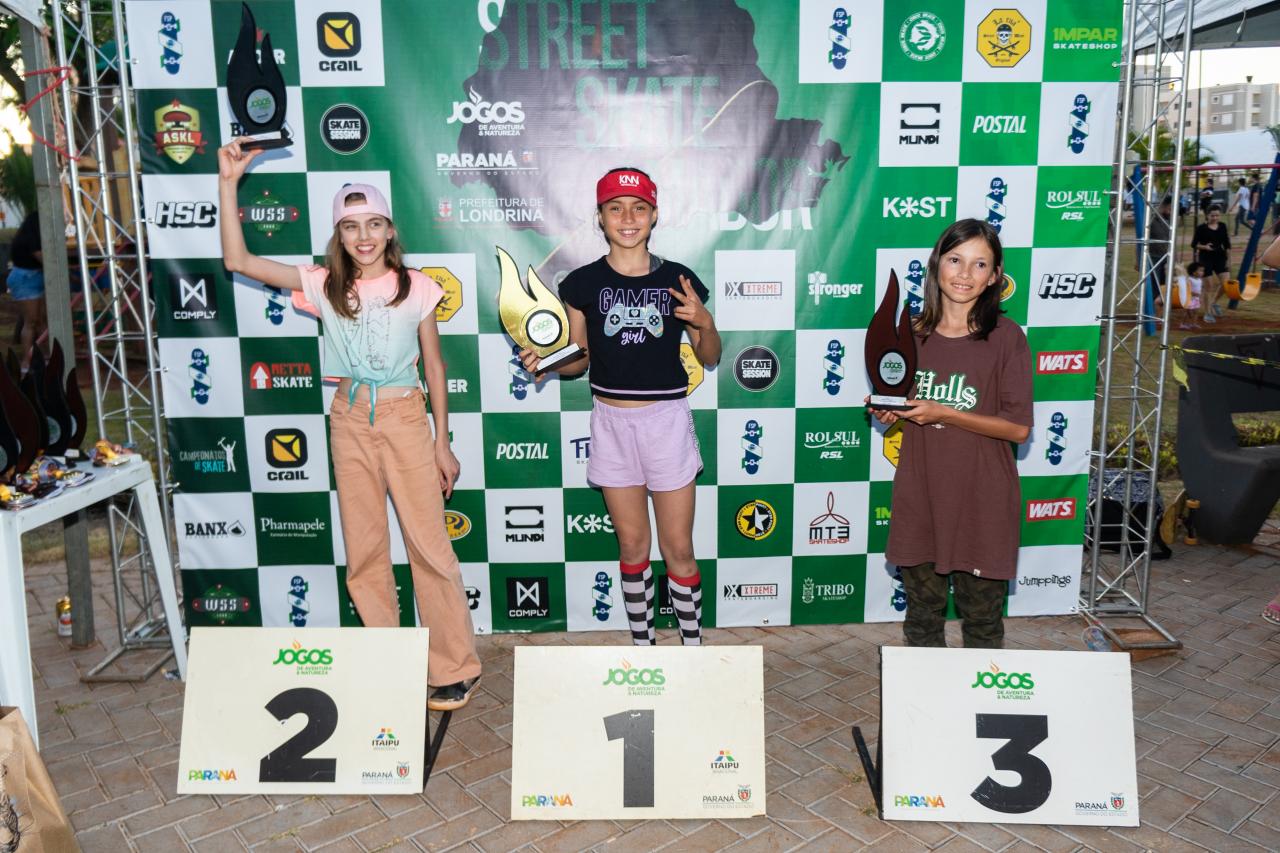 Bia Godoi vence primeira etapa do Circuito Paranaense de Skate