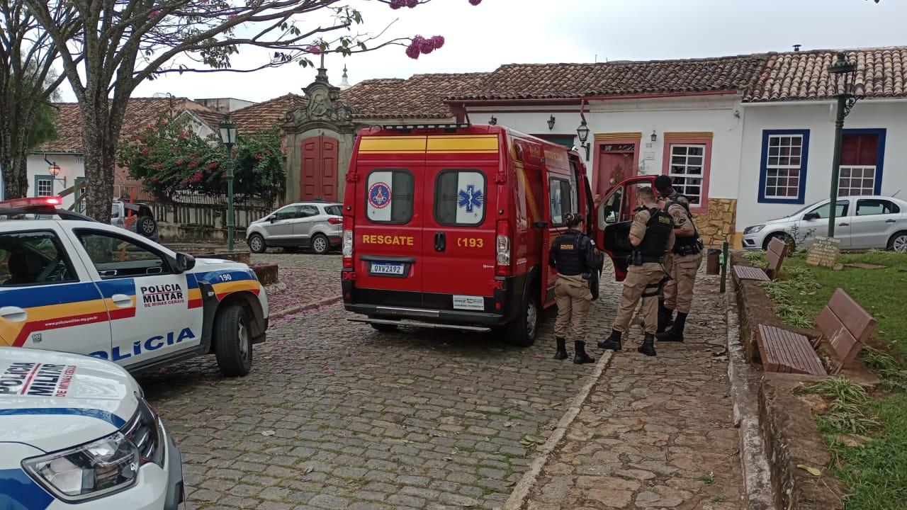 Bombeiros negociam com adolescente que ameaçava o irmão no Centro
