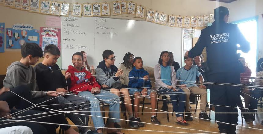 Conversa sobre bullying propõe criação de rede de proteção entre alunos no Santa Cândida