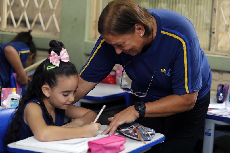 Governo publica segundo lote com mil nomeações de excedentes aprovados no concurso da Educação