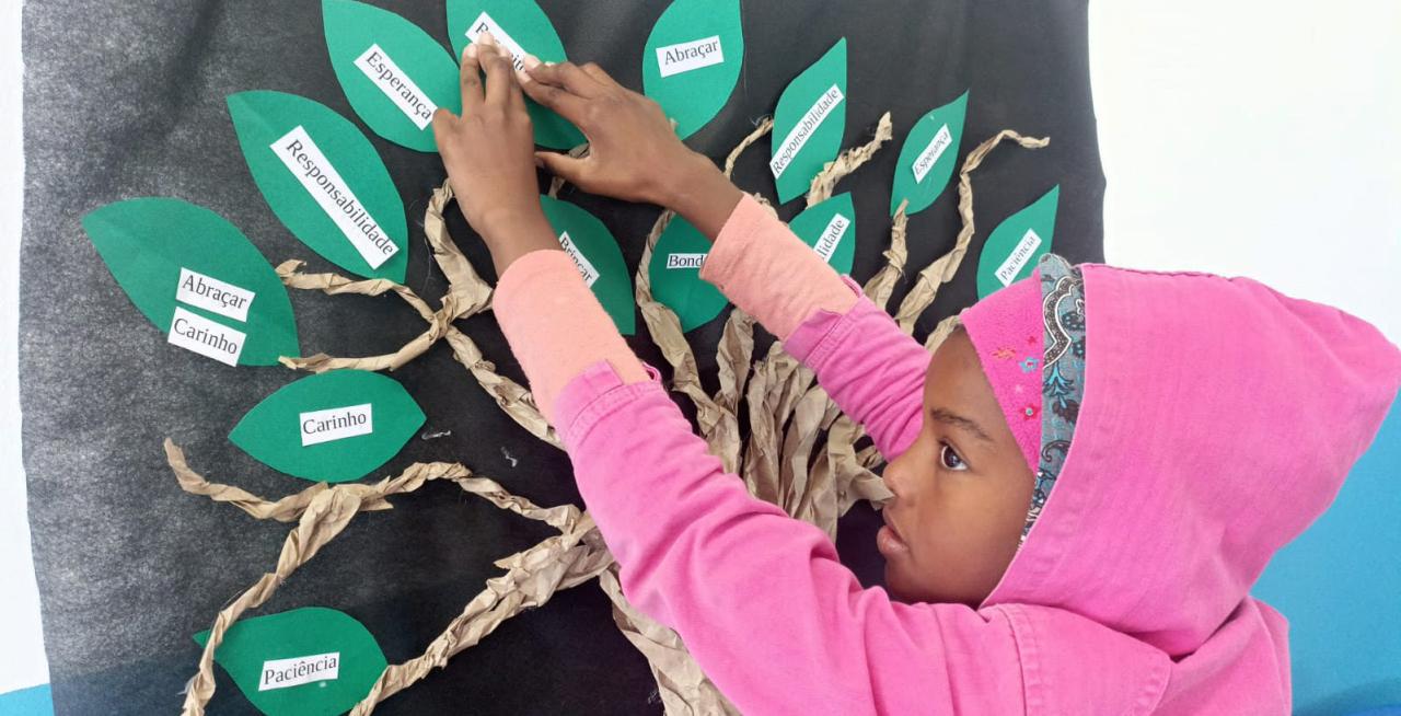 Nossa Escola trabalha ancestralidade e virtudes com crianças do Parque das Águas