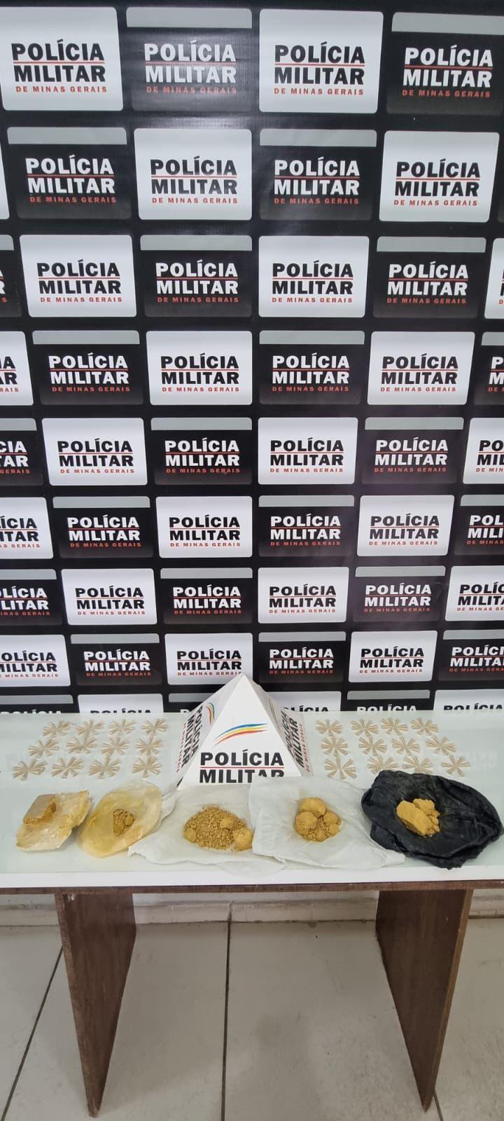 Policia apreende 190 pinos de cocaína em Descoberto