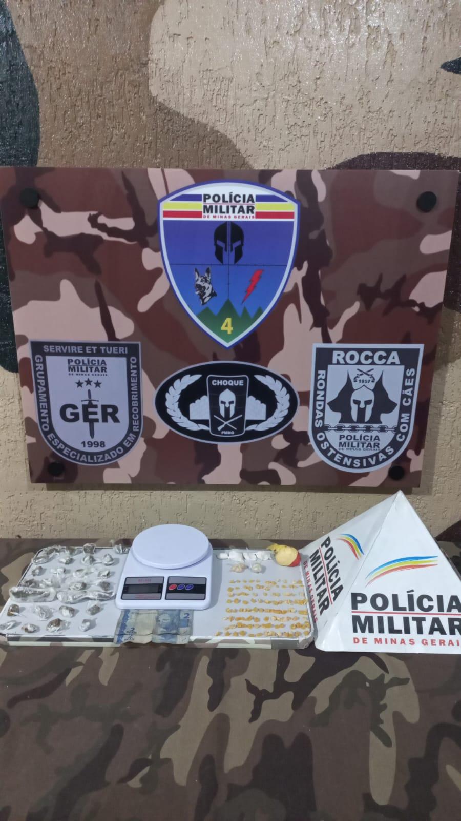 Polícia Militar apreende 125  pedras de crack no bairro Araújo