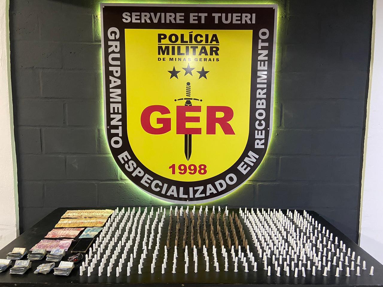 Polícia Militar apreende 583 pinos de cocaína no bairro Vila Ideal