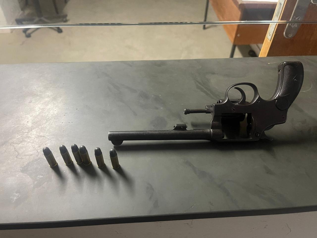 POLÍCIA MILITAR PRENDE AUTOR DE TRÁFICO DE DROGAS E PORTE ILEGAL DE ARMA DE FOGO EM DIVINÉSIA
