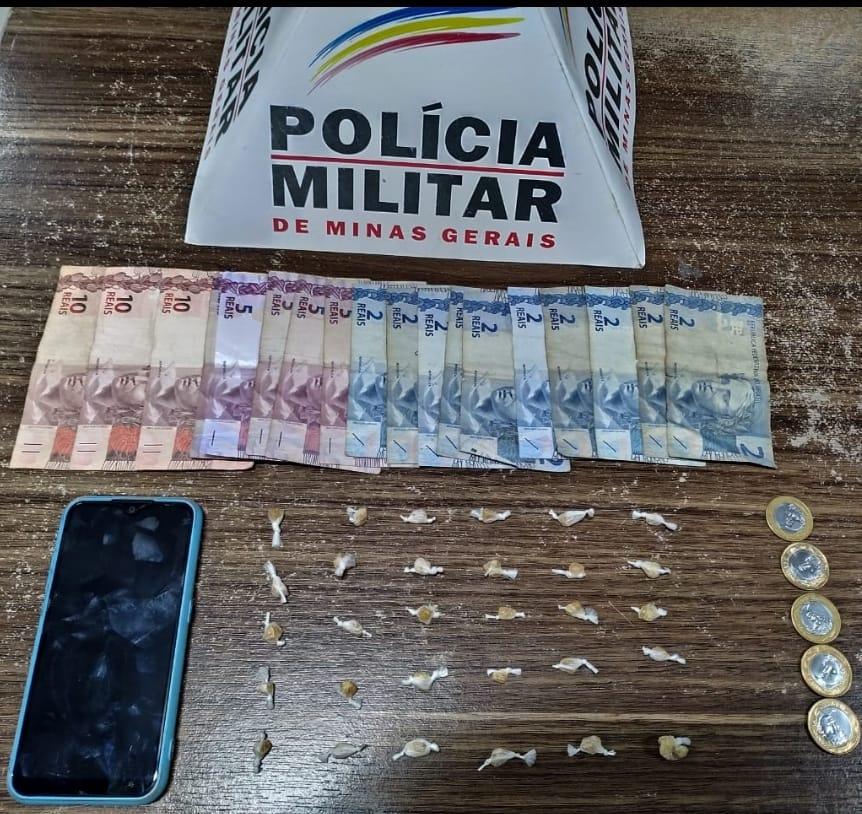 Três homens são presos por tráfico de drogas em Barbacena e Antônio Carlos