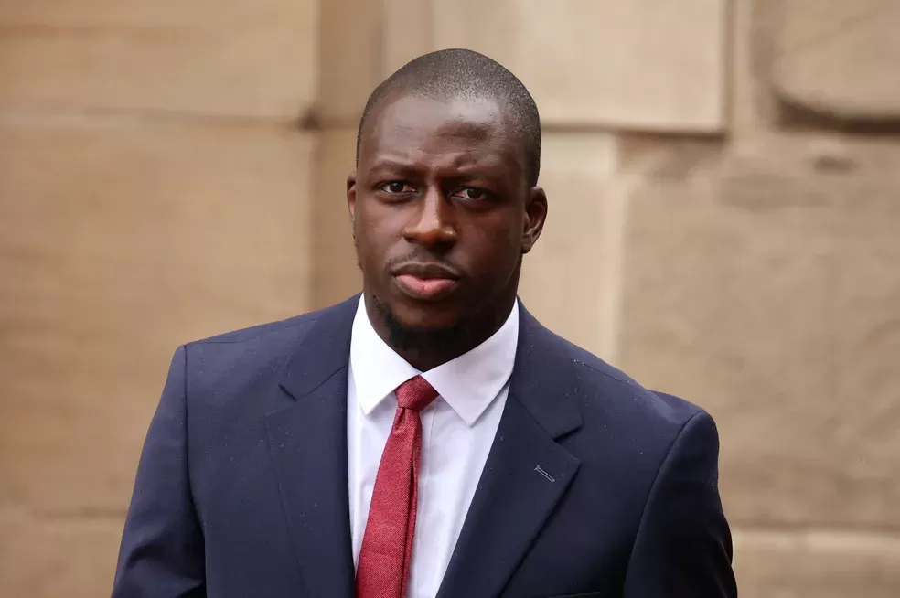Benjamin Mendy, ex-jogador do Manchester City é declarado inocente após acusações de estupro.