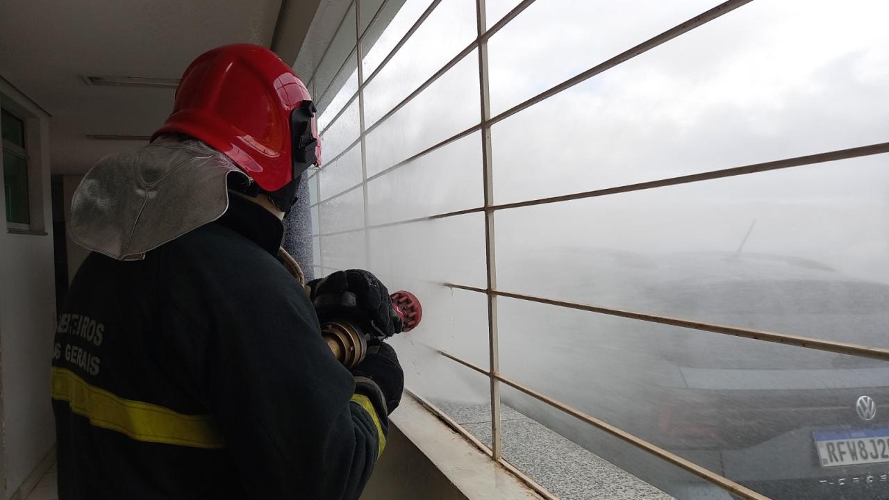 Bombeiros realizam simulado de incêndio UPA de São João del-Rei