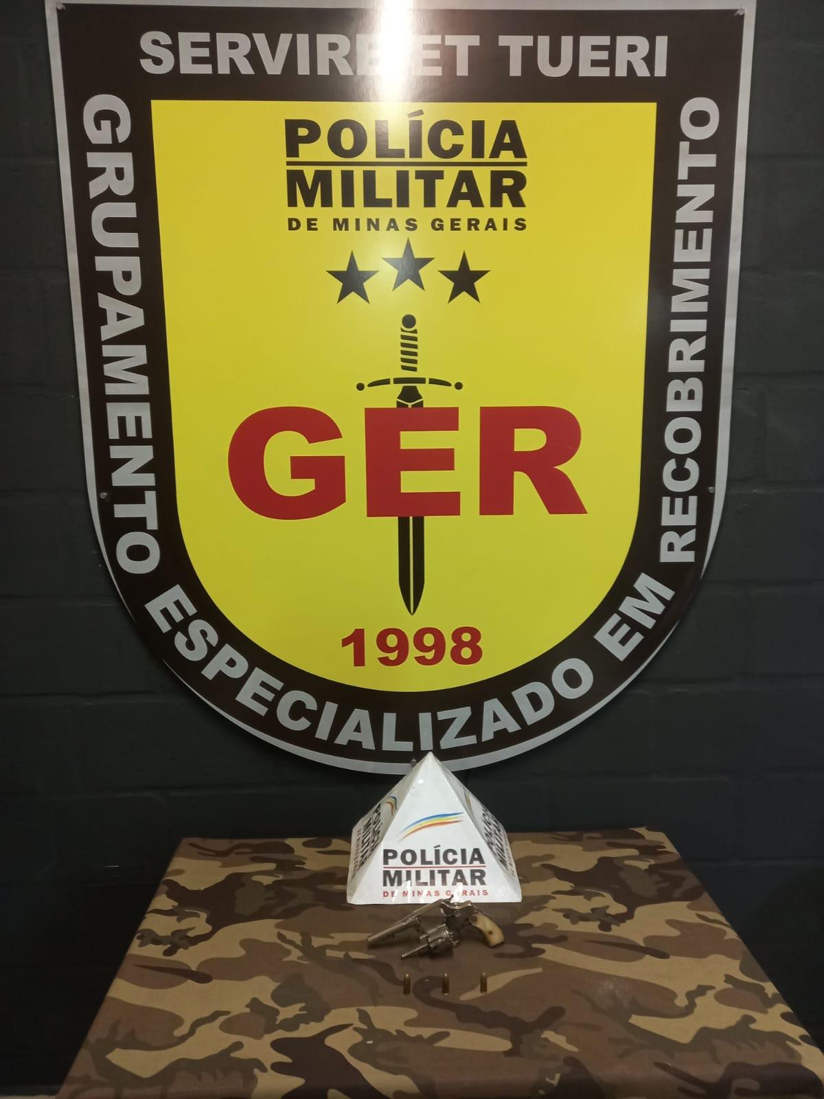 PM apreende armas que estariam sendo vendidas em um aplicativo no bairro Caiçaras III