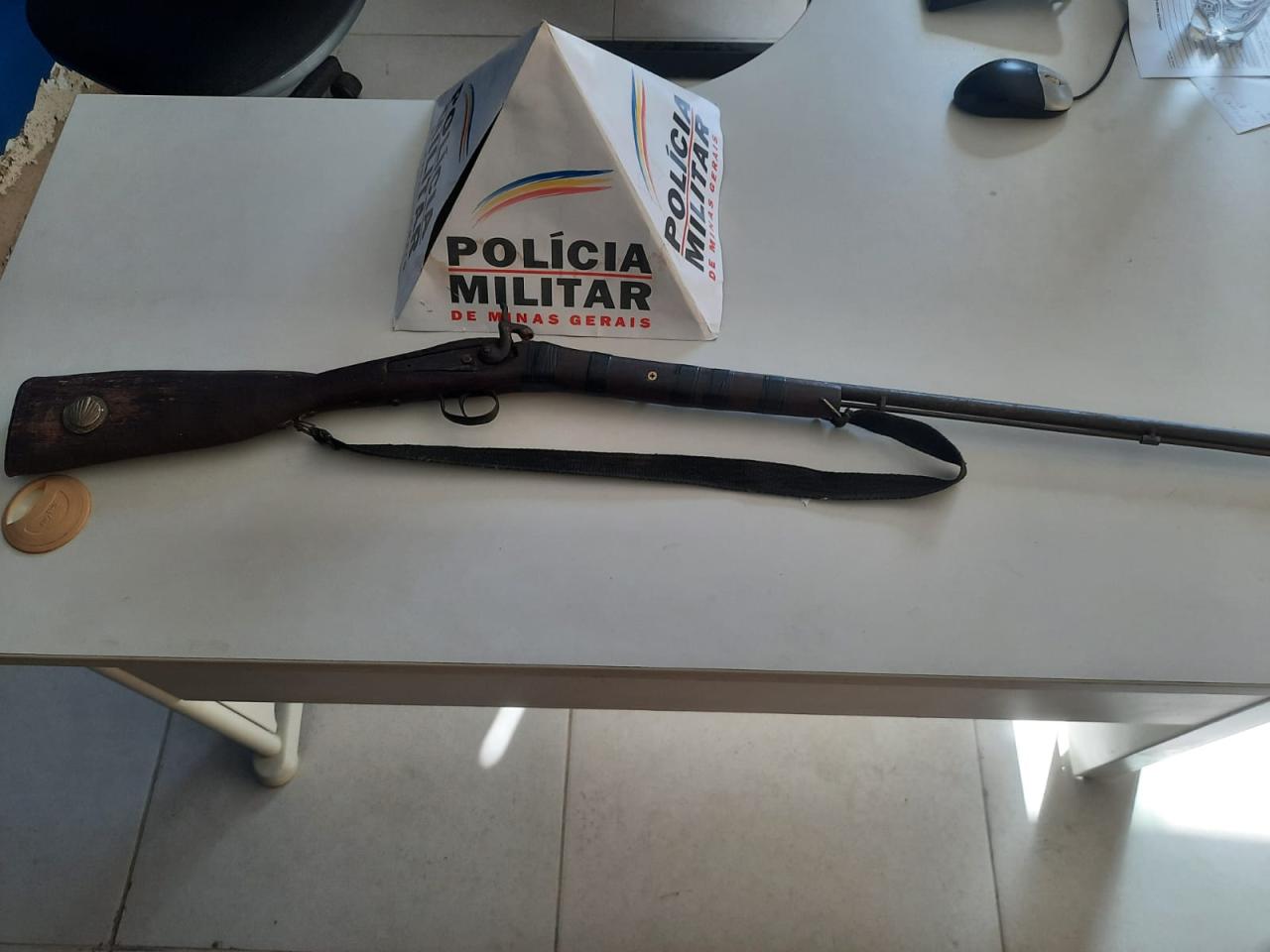 PM apreende arma de fogo em Barbacena