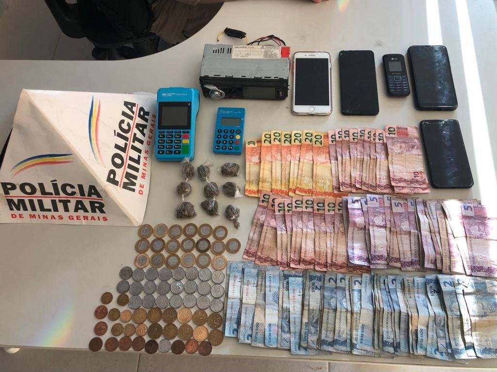Polícia Militar realiza buscas e apreensões em uma casa no Bairro São Cristóvão em Barbacena