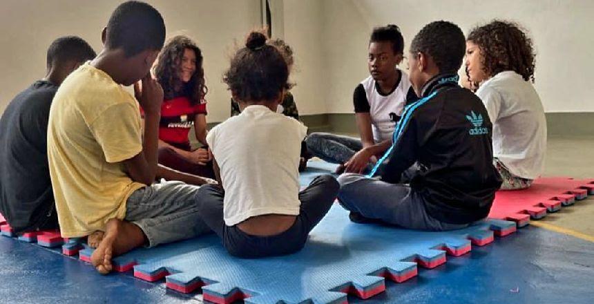 Programa Gente em Primeiro Lugar promove roda de capoeira no Jardim Casablanca