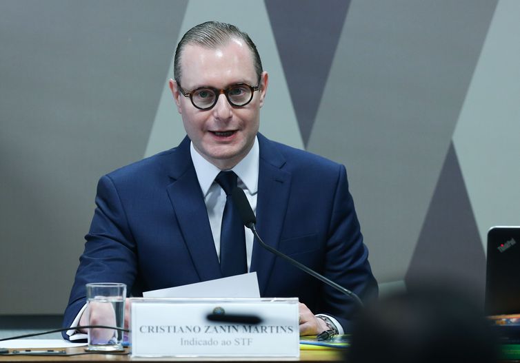 Cristiano Zanin é empossado no cargo de ministro do STF