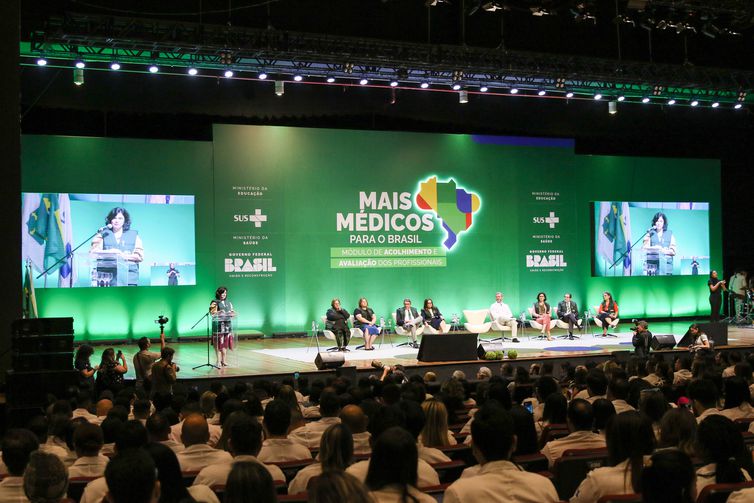 Curso de formação do Mais Médicos conta com 1 mil profissionais
