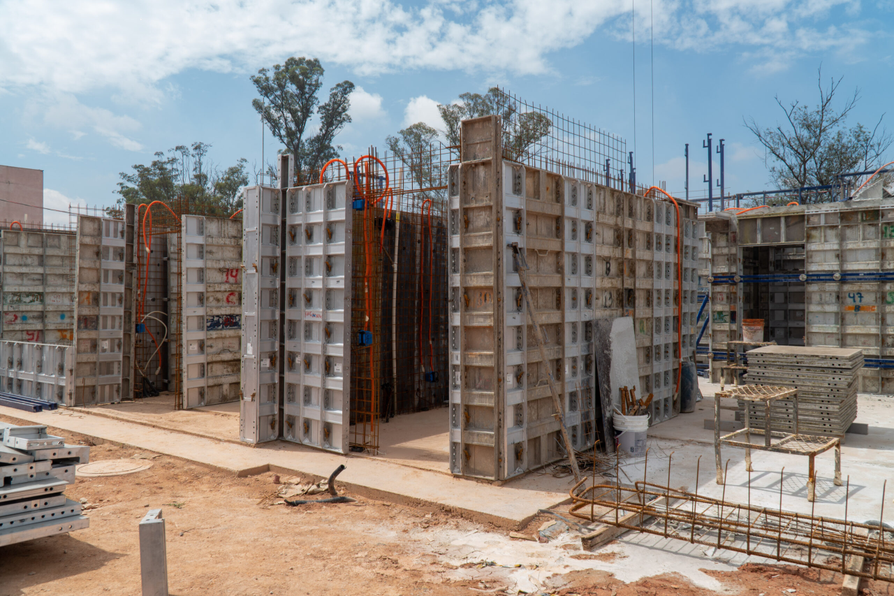 Desbravando Terrenos Desafiadores: A Construção Civil em Áreas Remotas