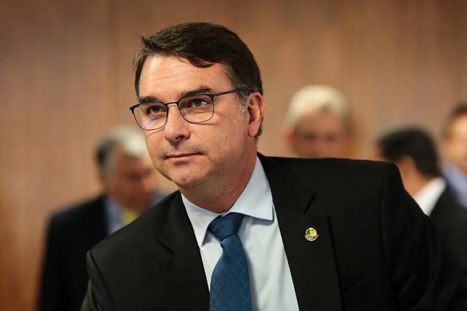 Flávio Bolsonaro encaminha Representação contra Procuradores da República no caso da rádio Jovem Pan