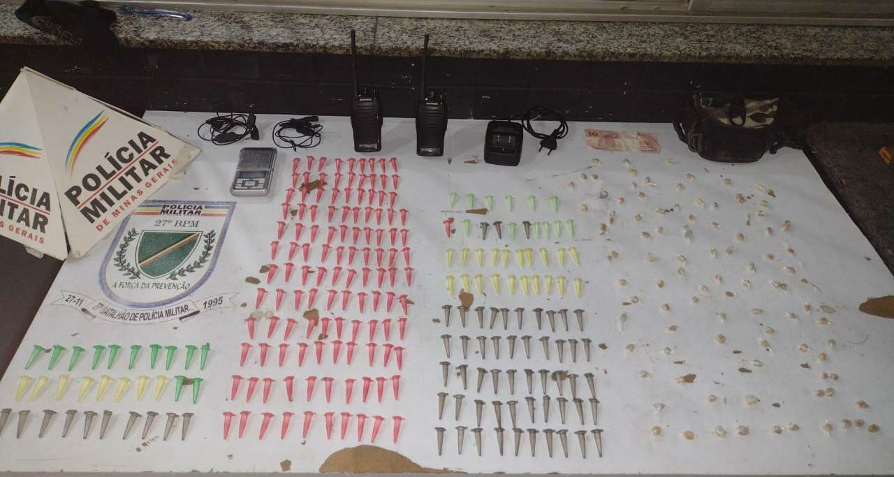 Quatro pessoas são presas por tráfico de drogas em Juiz de Fora