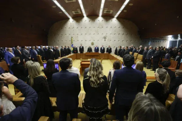 Toma posse o Ministro Cristiano Zanin