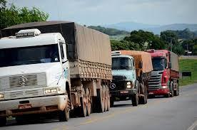 TRANSPORTADORES DE CARGAS INTENSIFICAM MOBILIZAÇÃO EM TODO O PAÍS CONTRA MUDANÇAS NA LEI DOS CAMINHONEIROS