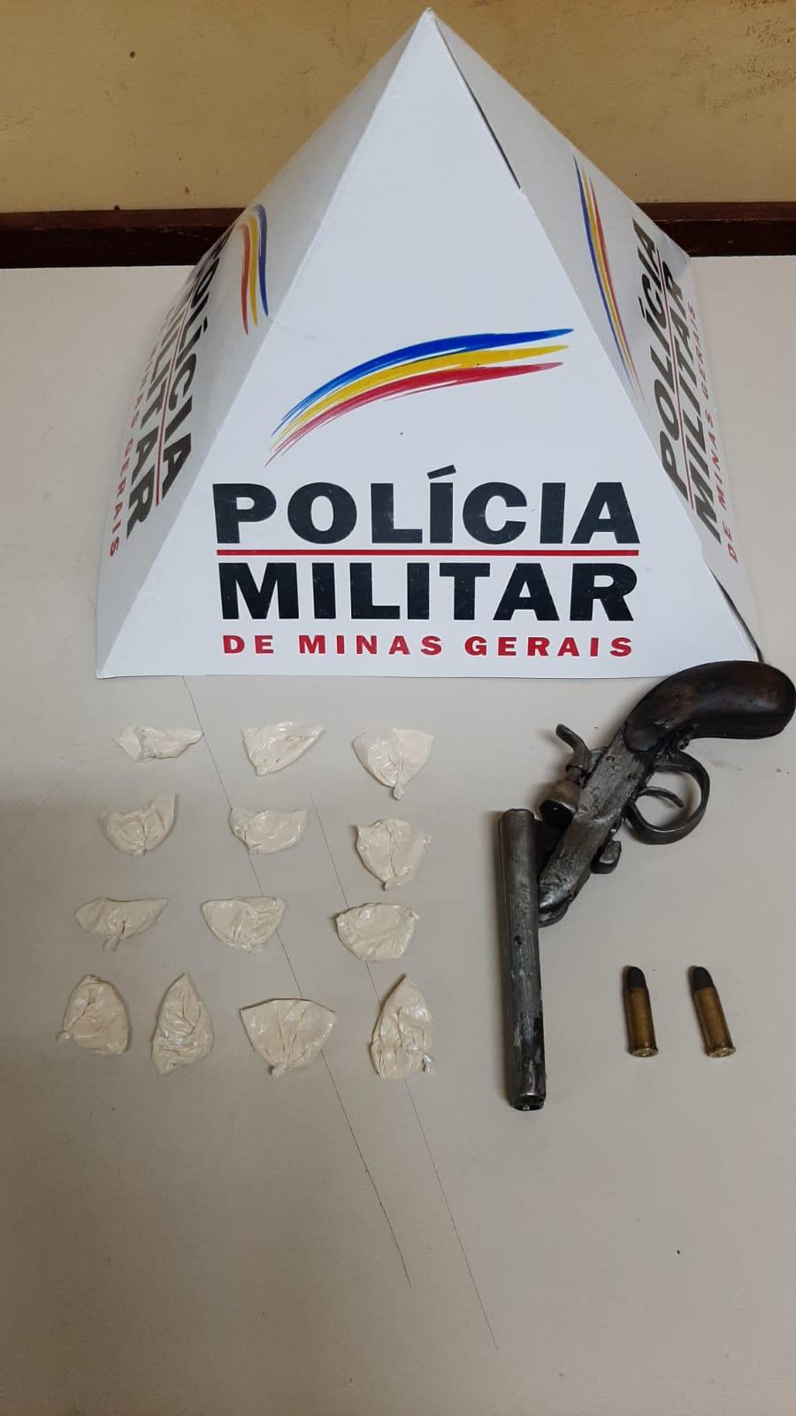 Adolescente é apreendido por porte ilegal de arma de fogo e tráfico de drogas em Barbacena