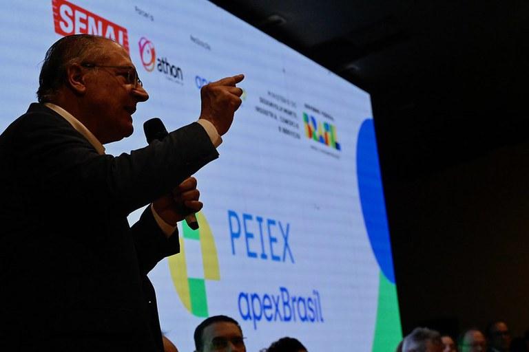 Alckmin quer pequenas e médias empresas exportando