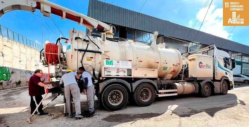 PJF retira 55 toneladas de lixo das bocas de lobo no mês de agosto