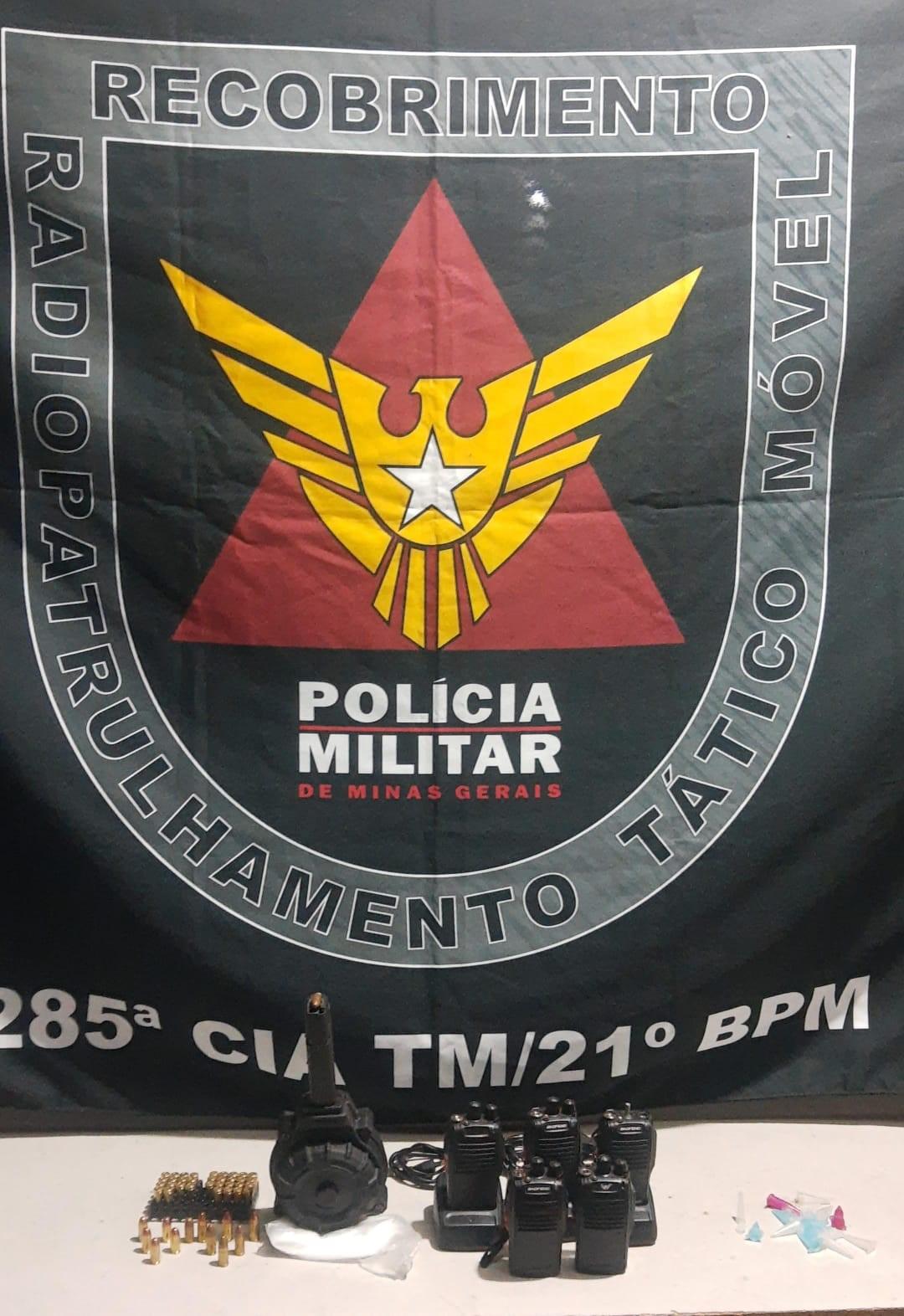 PM prende autores de tráfico de drogas e posse ilegal de arma de fogo em Ubá e Guidoval