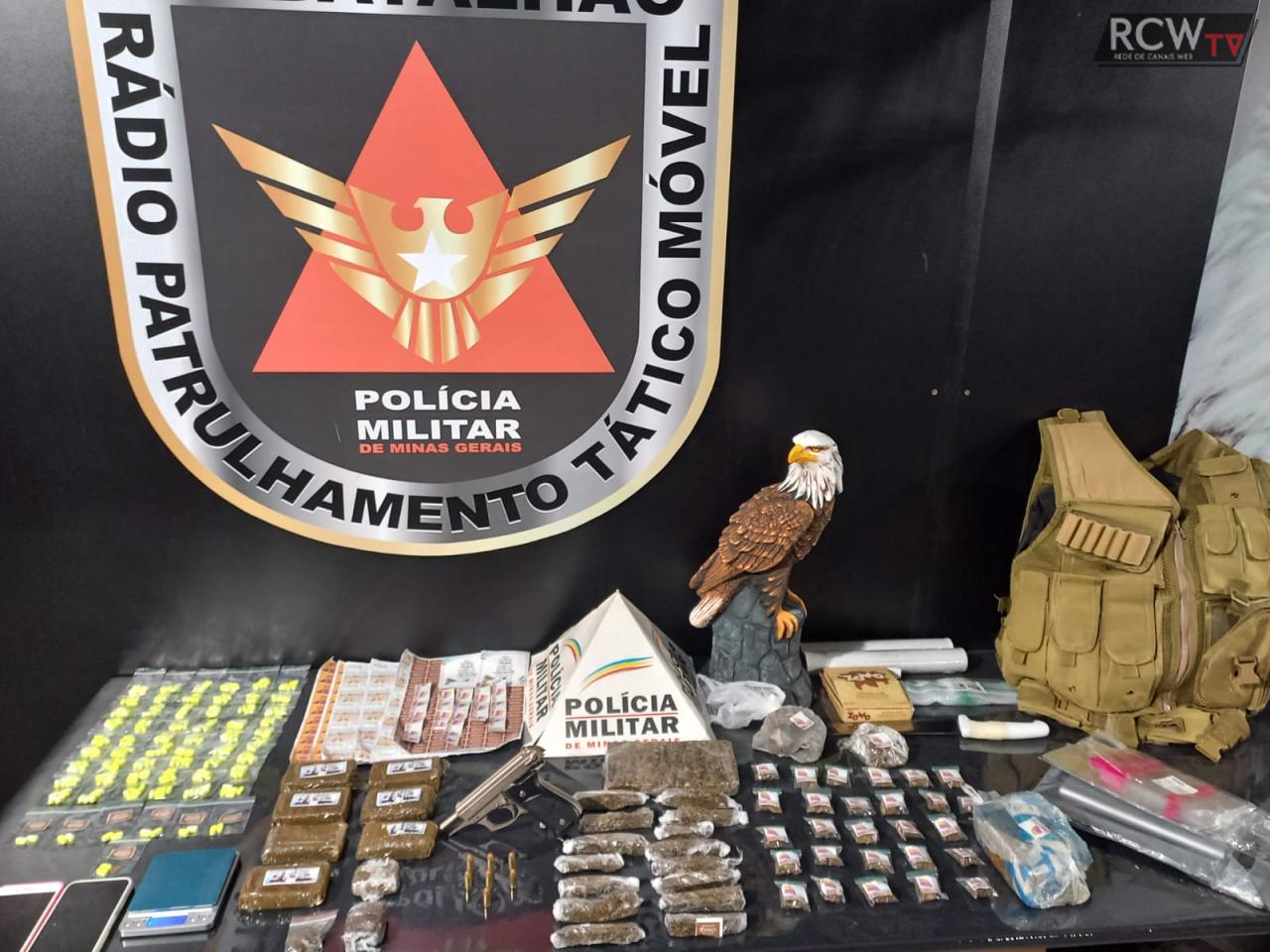 Polícia Militar desmobiliza tráfico de drogas no bairro Santos Dumont e apreende maconha e 267 comprimidos de ecstasy