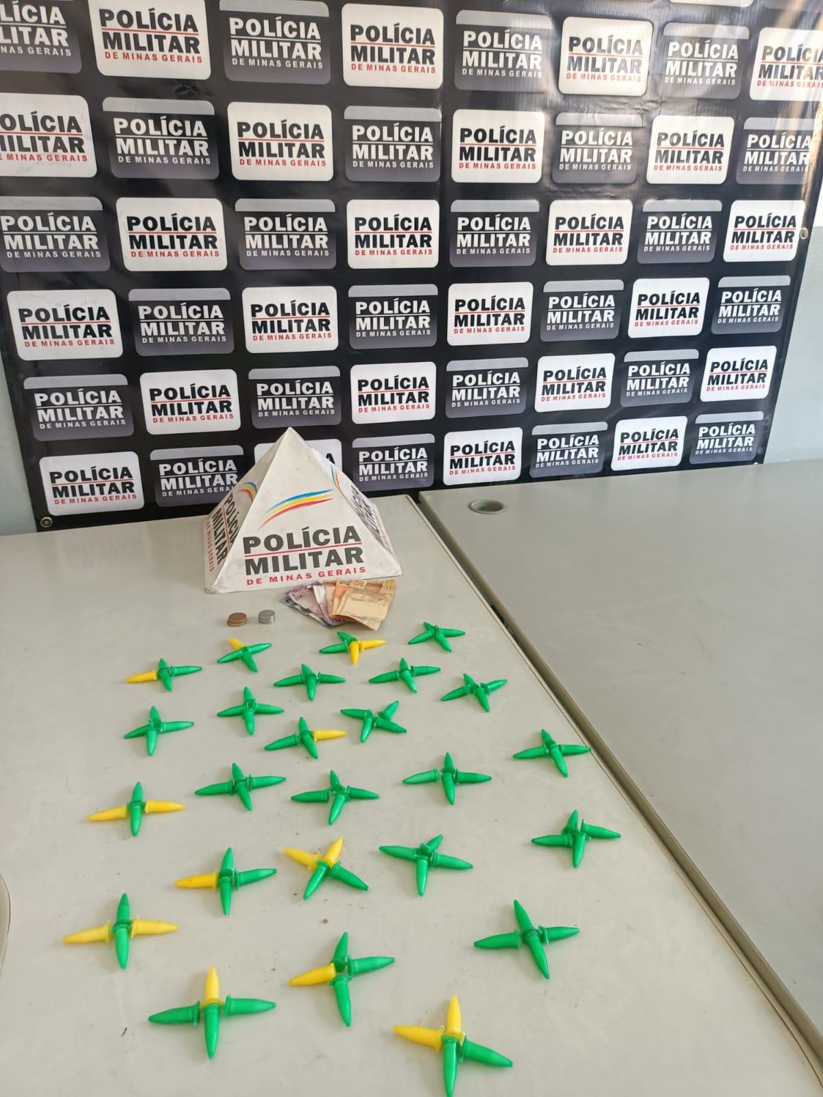 Traficante é preso com 100 papelotes de cocaína pela Polícia Militar (4ª RPM - 2ª BPM)