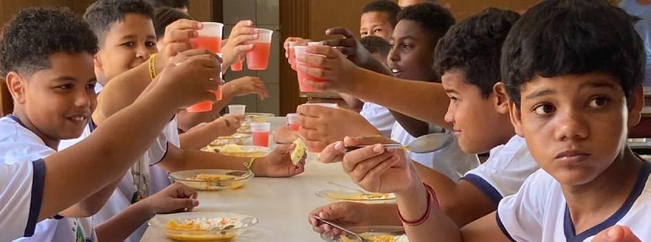 Estrogonofe é eleita refeição predileta da merenda por estudantes da rede estadual de ensino de Minas Gerais