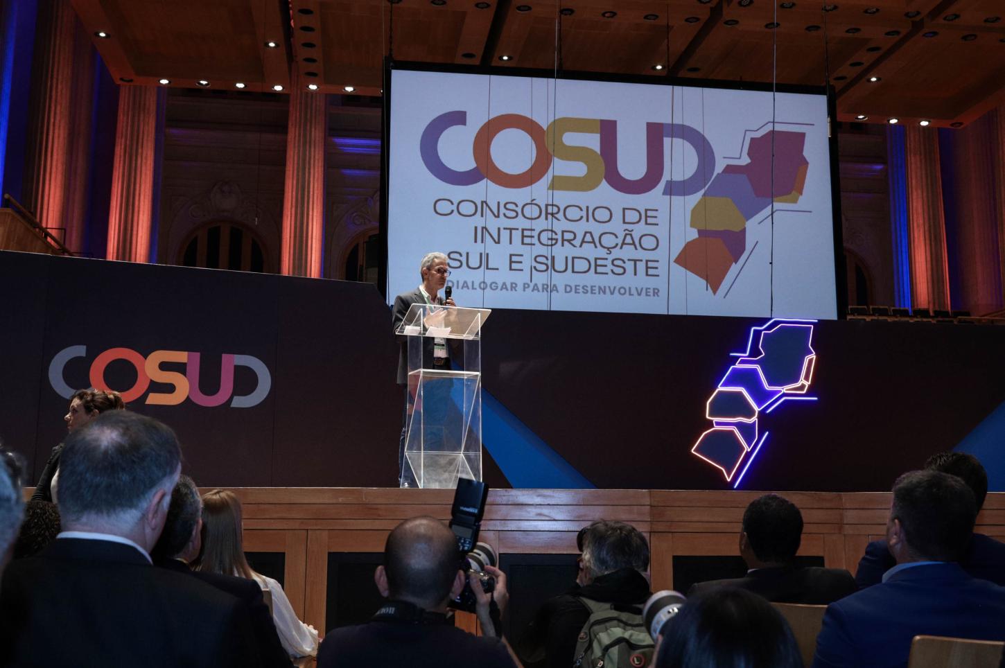 Governador Romeu Zema e vice participam da abertura do 9º encontro do Cosud em São Paulo