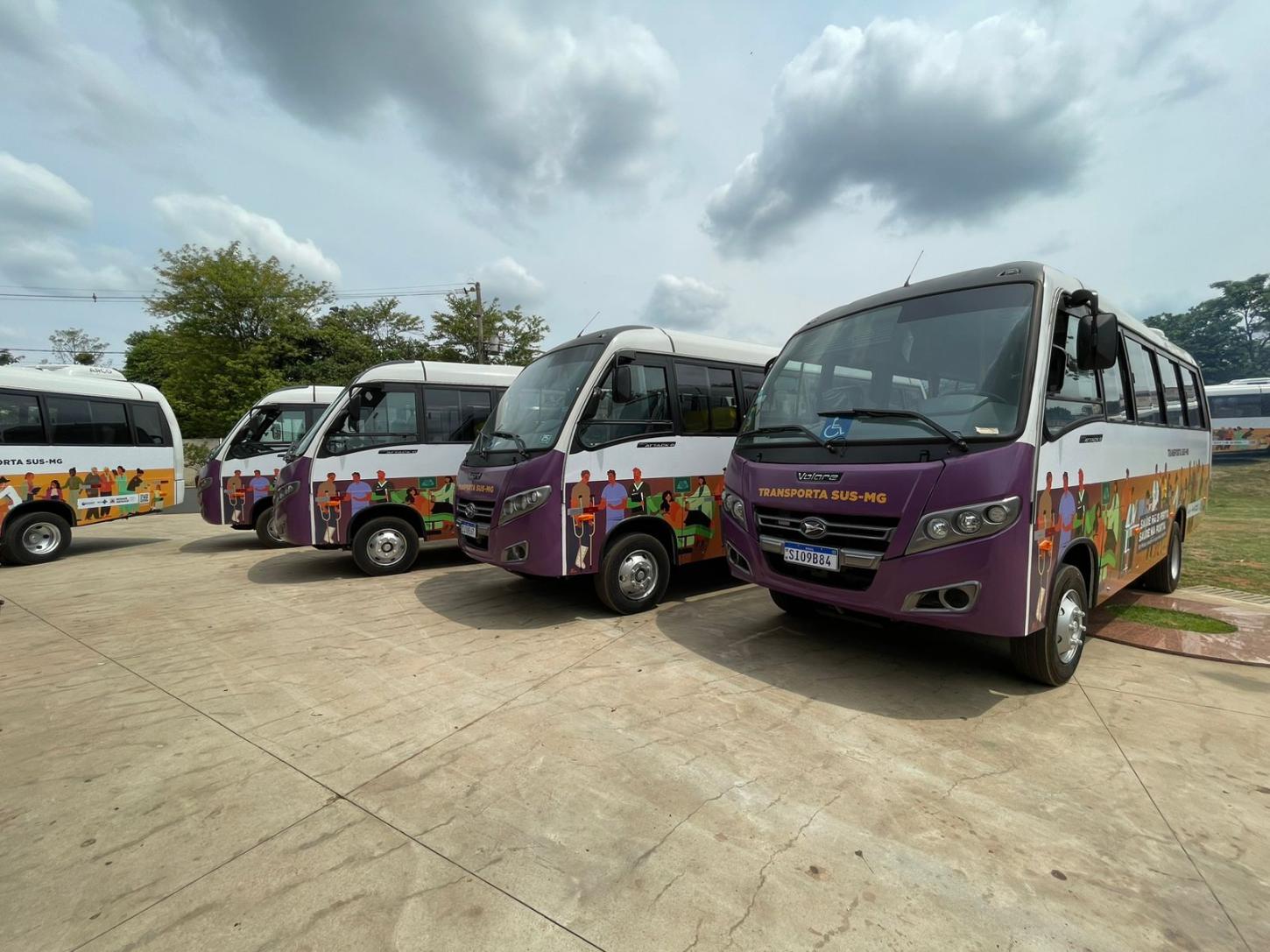 Governo de Minas entrega 17 micro-ônibus para frota do Transporta SUS no Médio Paraopeba