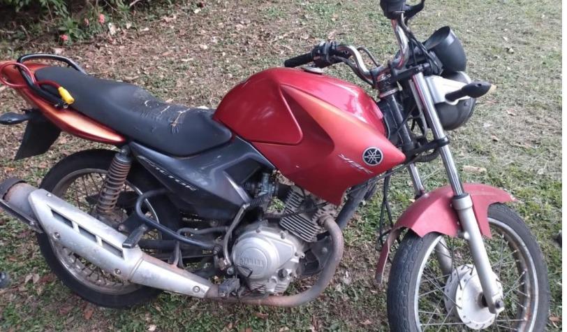 PM recupera motocicleta roubada dentro de vegetação em Tiradentes