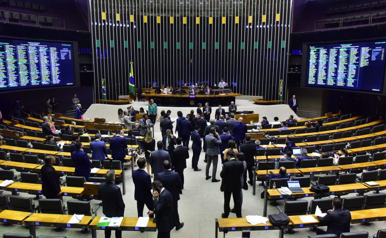 Câmara aprova projeto que prevê contratação preferencial dos Correios e da Telebras por órgãos federais; acompanhe